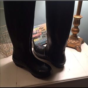 Rubber rain boots